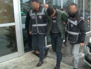 Bıçak ve tabancayla öğrencileri gasbetti
