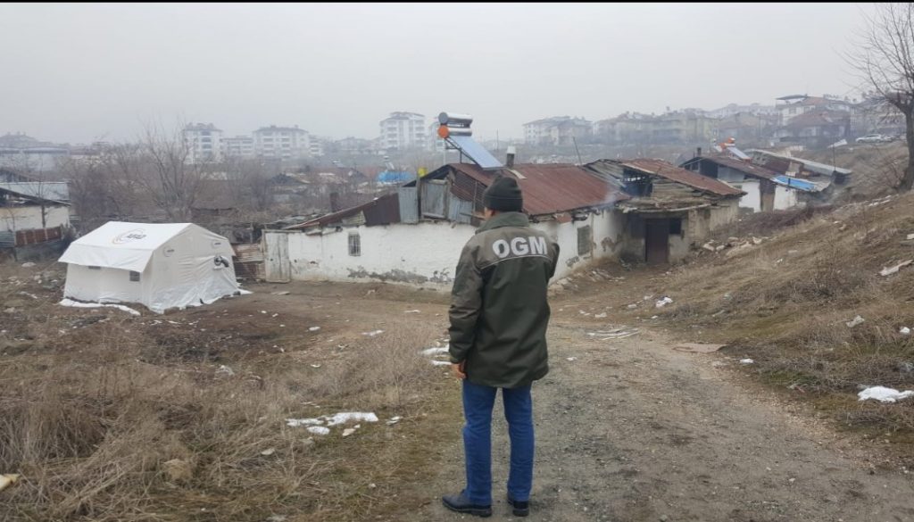 ORMAN MUHAFAZA MEMURLARI GAKKOŞLARIN YANINDA
