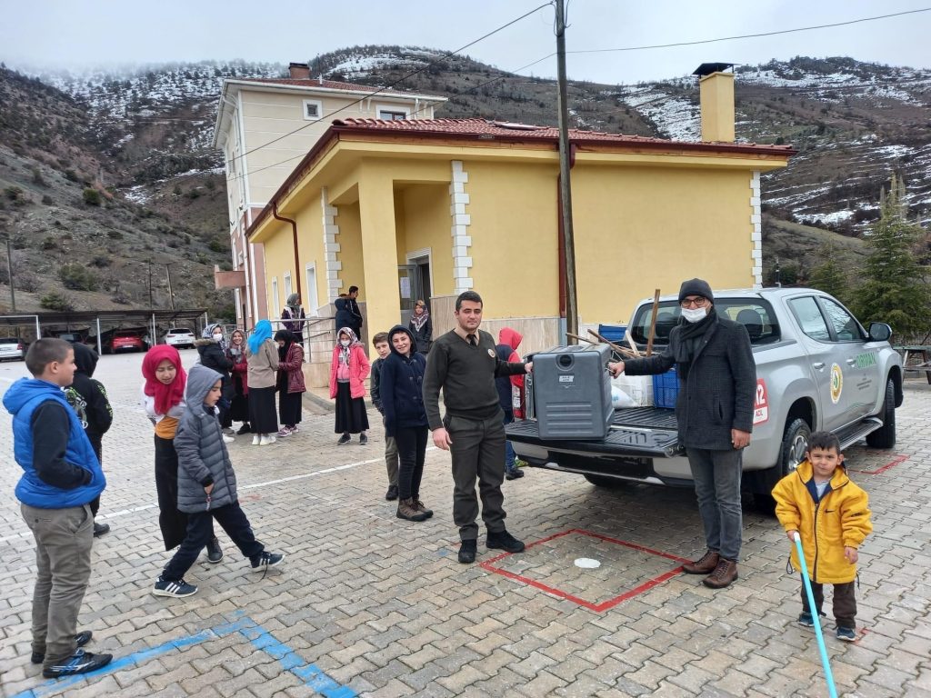 Öğrencilerin Yemeklerini OMM’ler ulaştırdı